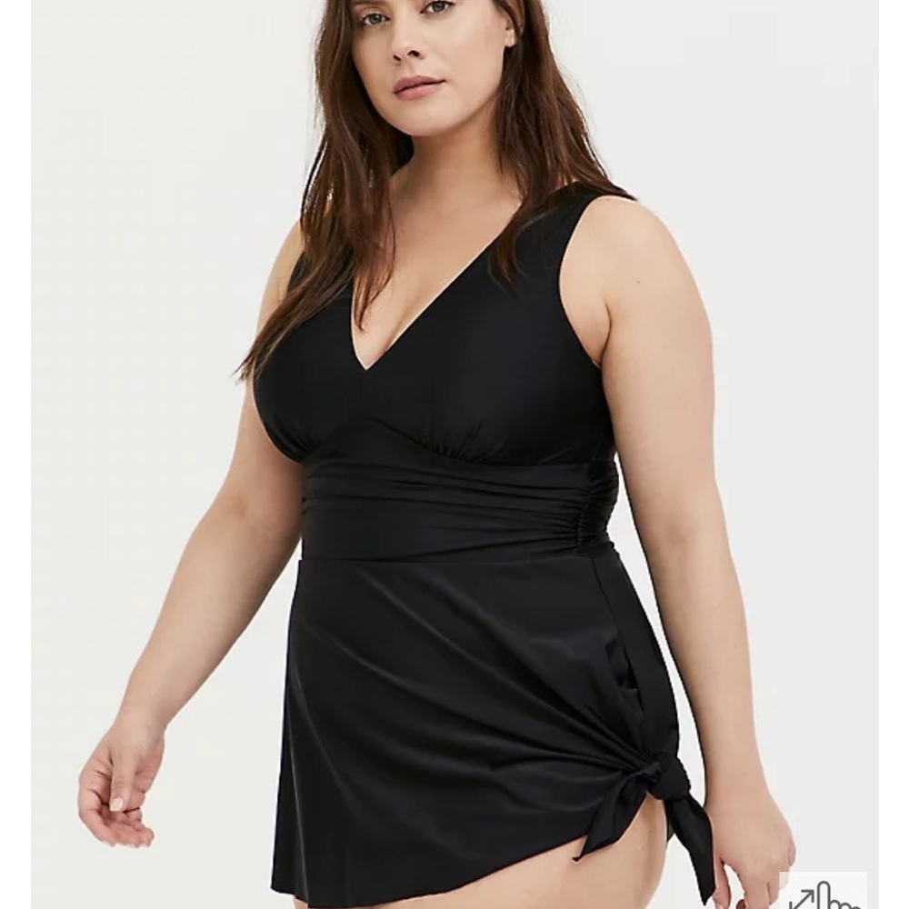 New! Torrid sz 3 Asymmetrical Swim Bathing Suit 3X‎